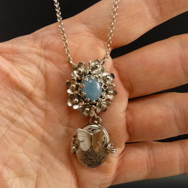Modravoučké pomněnky..amulet