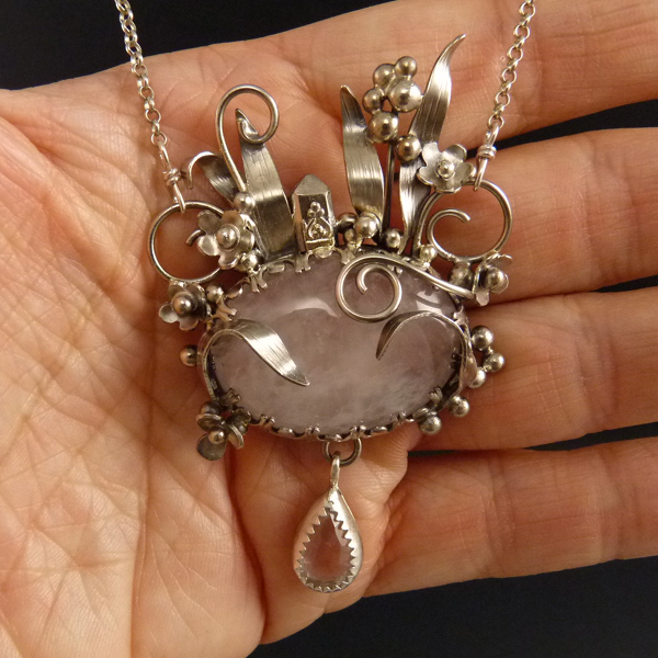 Bydlím si v trávě..amulet