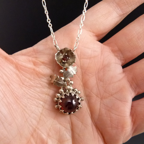 Malá maková planetka..amulet