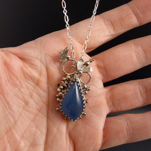 Malé motýlí tajemství VII..amulet