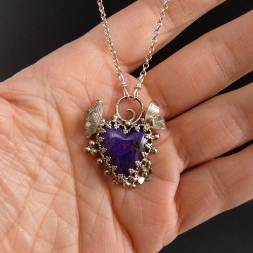 Malé motýlí tajemství IX..amulet