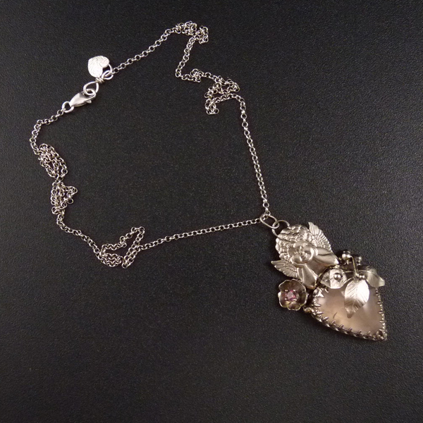 Ochránce růžové zahrady..amulet