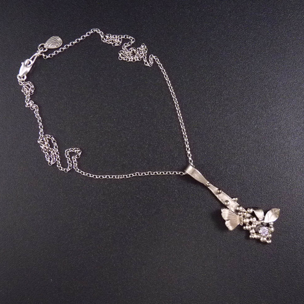 Z lásky k motýlům..amulet