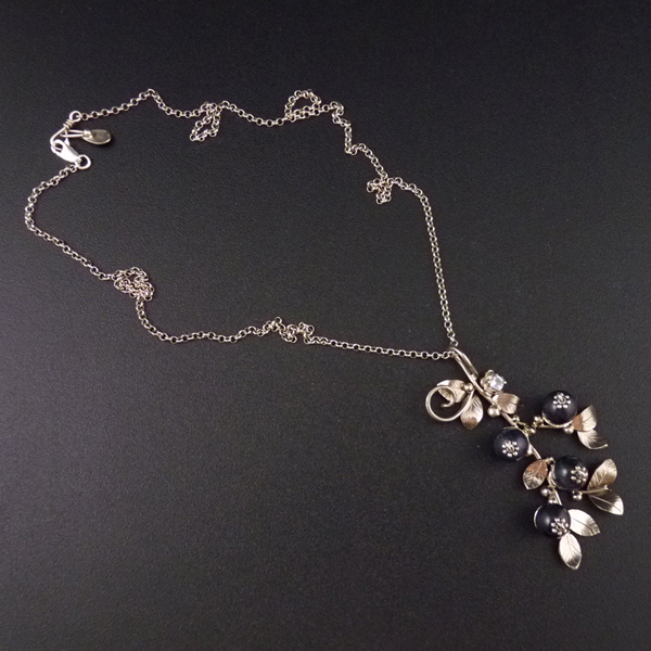 Větvička borůvek..amulet