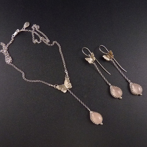 Růžový motýlek..amulet