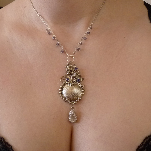 Zbožňované modřence..amulet
