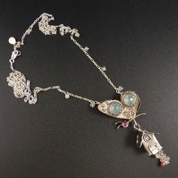 Domeček pro motýly..amulet