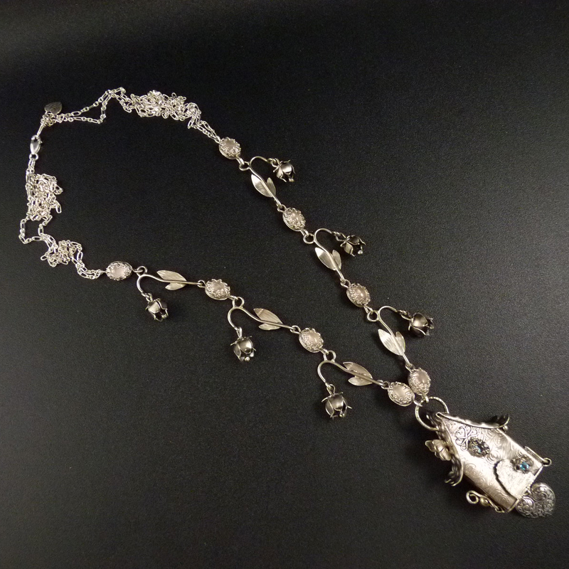 Zvoníčkový domeček..výjimečný amulet