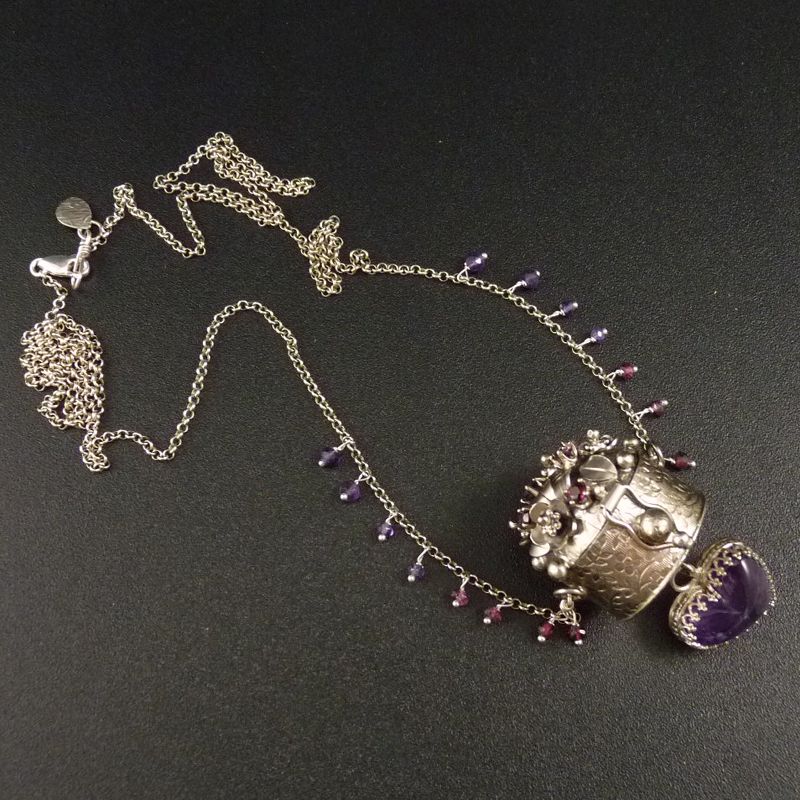 Rozkvetlá vílí krabička..amulet