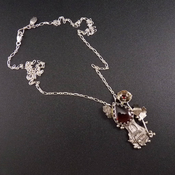Bydlím v poli máků..amulet