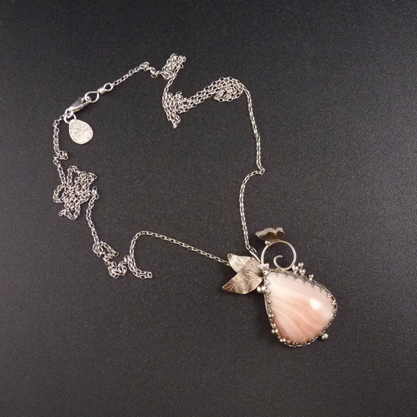 Malé motýlí tajemství III..amulet