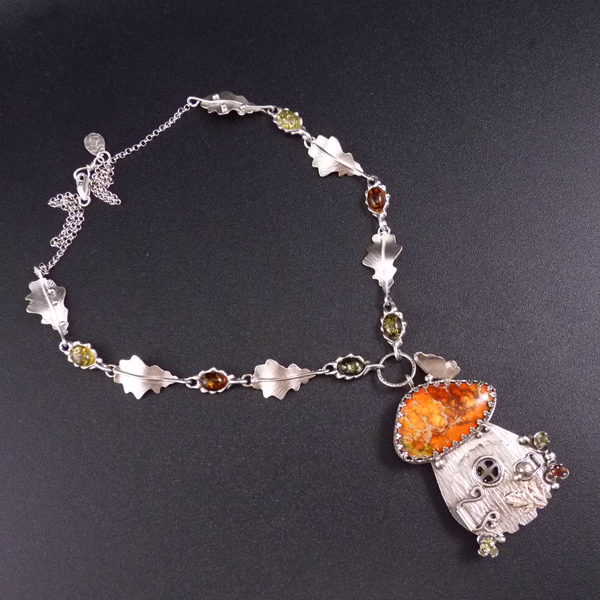 Pod dubem..výjimečný amulet