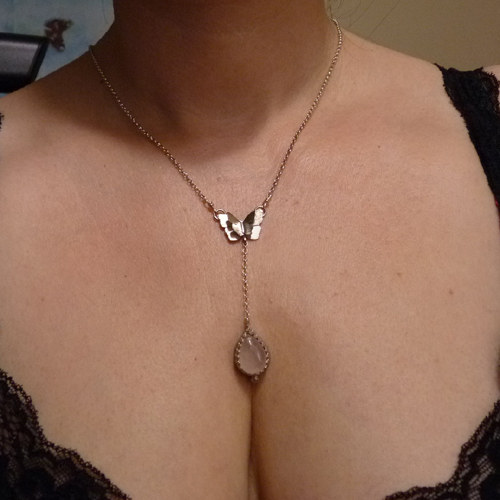 Růžový motýlek..amulet