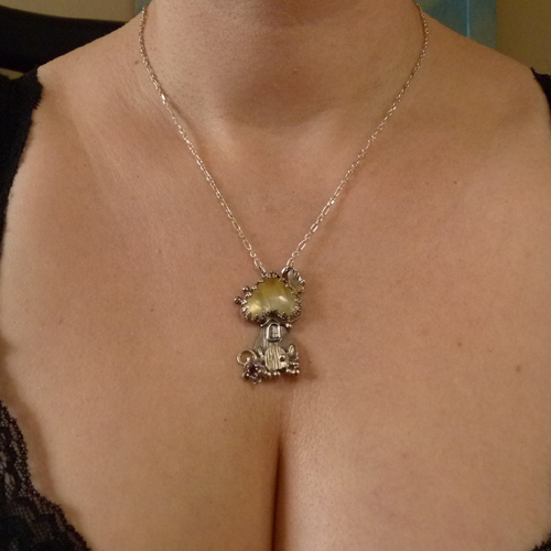 Bydlím si v hříbku..amulet