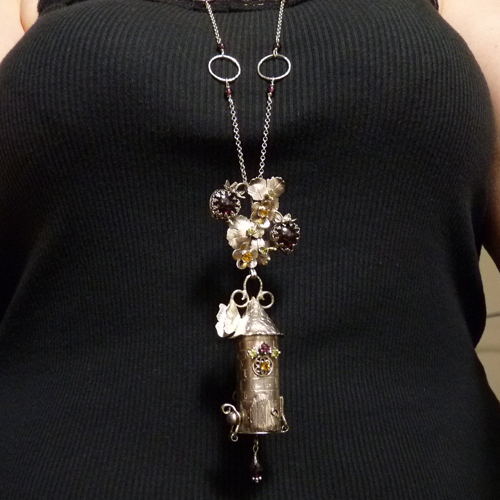 Pod jahodníkem..výjimečný amulet