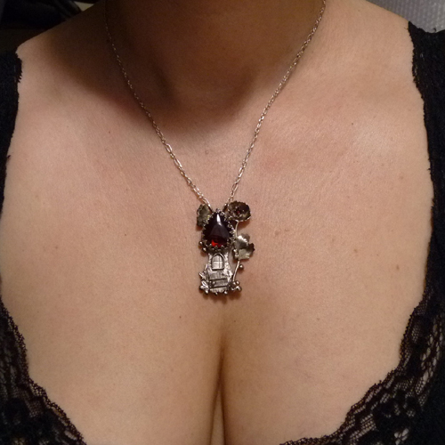 Bydlím v poli máků..amulet